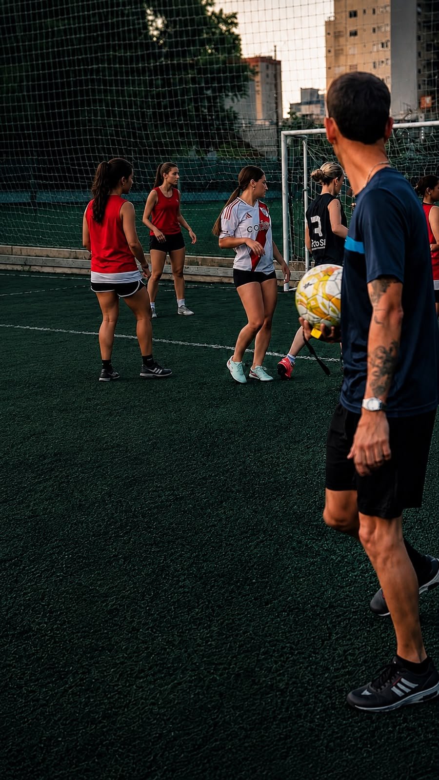 Entrenamiento de la Escuela de Fútbol Femenino